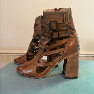 Freebird Tiara tan sandals size 8